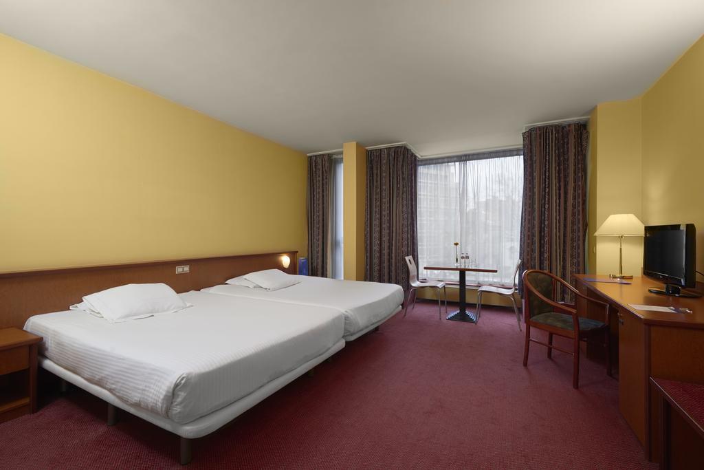 โฮเต็ล บรัสเซลส์ Hotel ภายนอก รูปภาพ